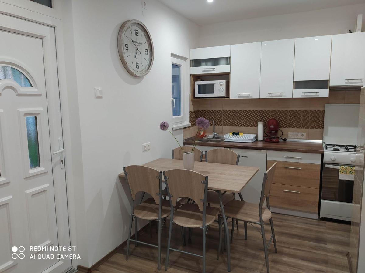 Evelyn Apartman Hajdúszoboszló Exteriör bild